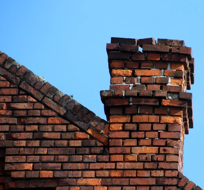 Damaged chimney on an Chelmsford home showing cracks and missing mortar